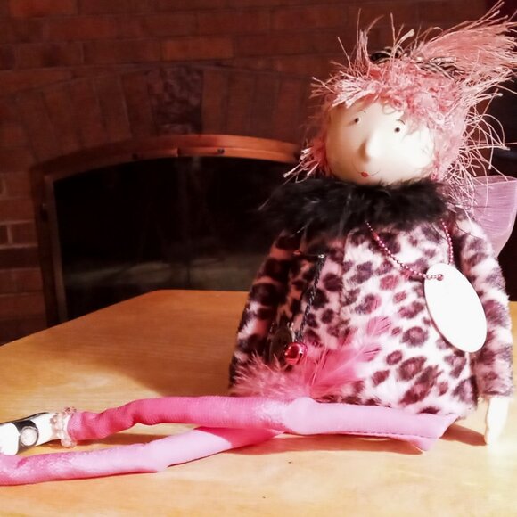 Hallmark LAUGHTER & Happiness Wish Sister/Friend Pretty Pink Leopard Shelf Doll - Picture 7 of 11